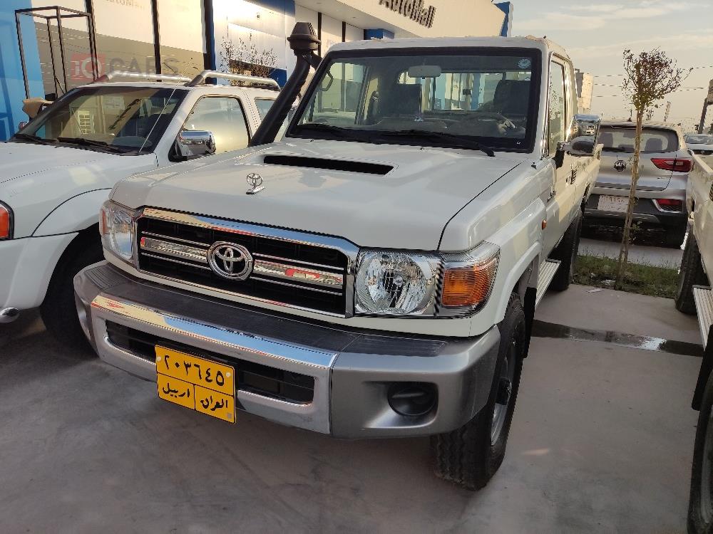 تويوتا لاند كروزر 70 بيك اب